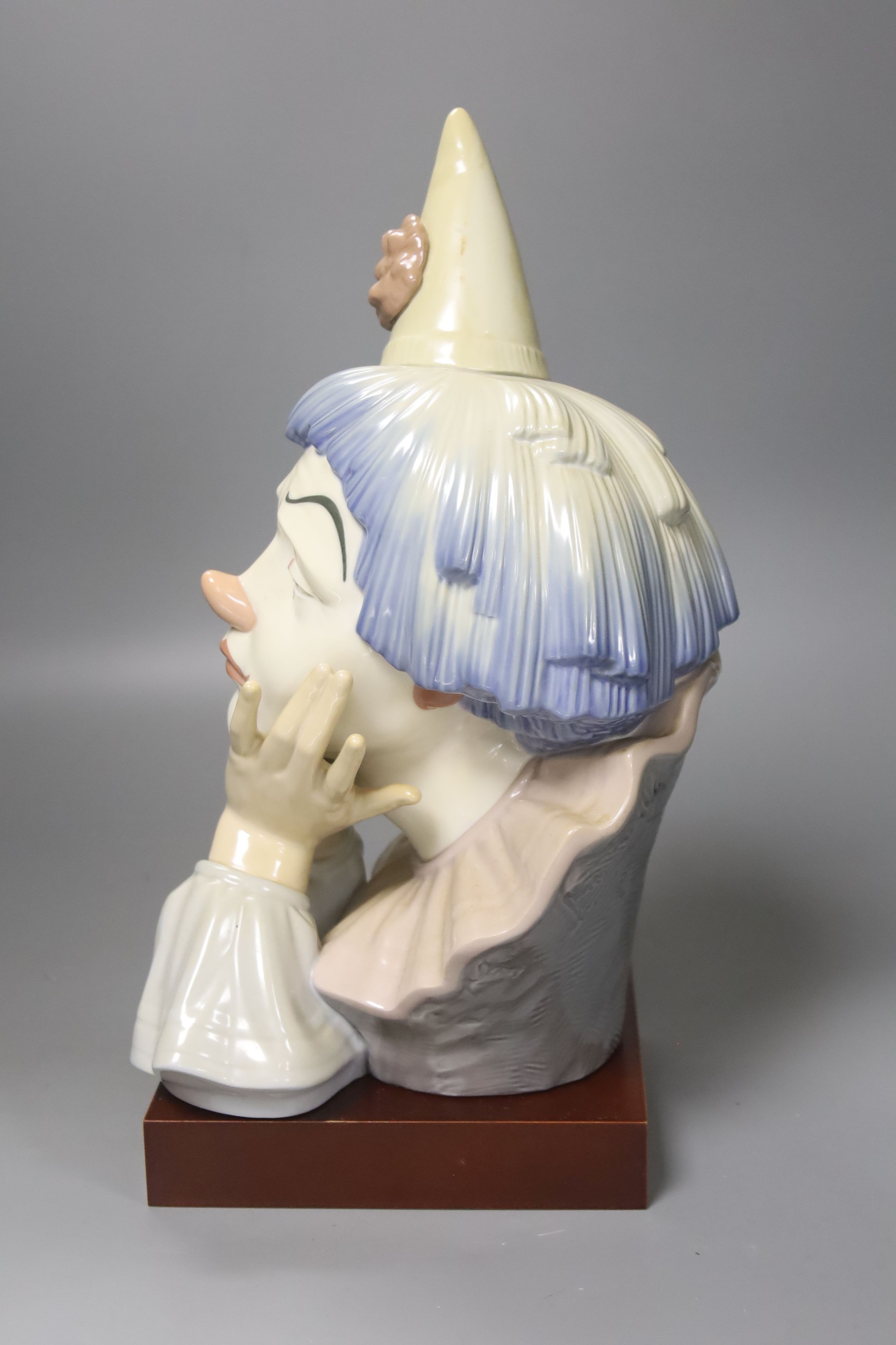 A Lladro clown, height 32cm